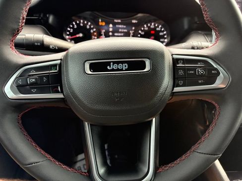 Used 2024 Jeep Compass Trailhawk w/ Trailhawk Convenience Group AWD/4WD image 18