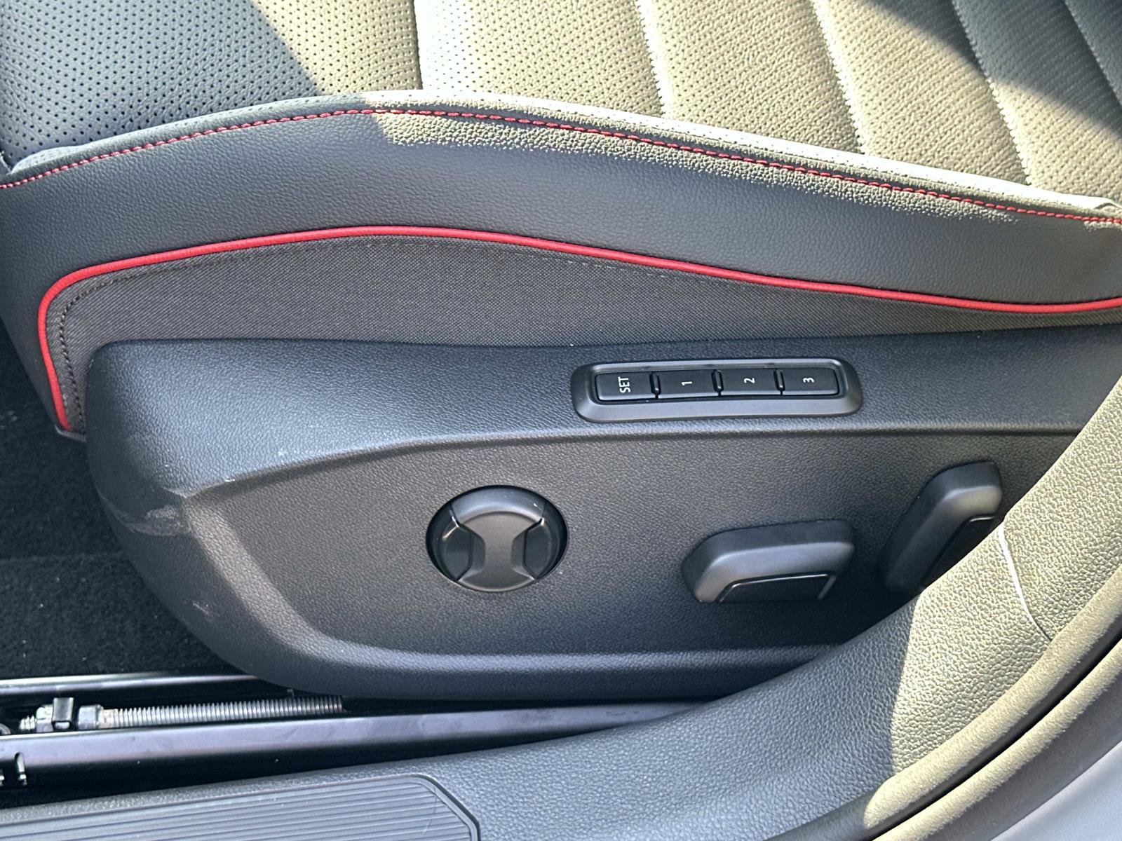 New 2026 Volkswagen GTI SE FWD image 21