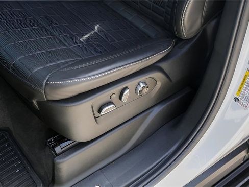 Used 2025 Cadillac Escalade Sport Platinum image 8