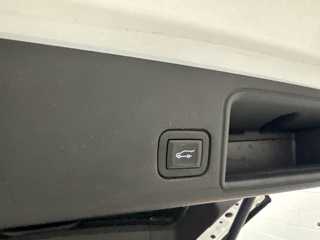 Used 2023 GMC Terrain SLE w/ Driver Convenience Package AWD/4WD image 8