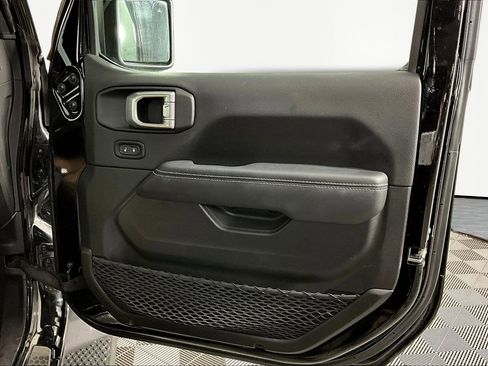 Used 2022 Jeep Wrangler Unlimited Sahara w/ Cold Weather Group image 25