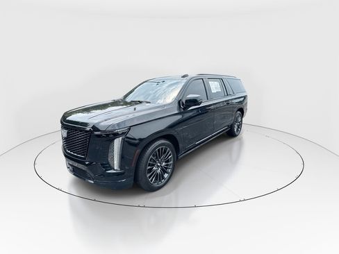 Used 2025 Cadillac Escalade ESV Sport Platinum AWD/4WD image 4