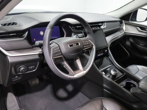 Certified 2023 Jeep Grand Cherokee Limited w/ Luxury Tech Group II AWD/4WD image 15