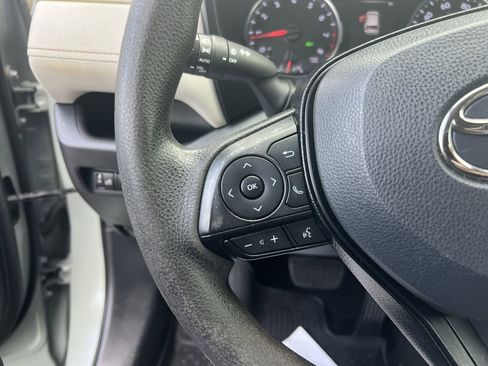 Used 2021 Toyota RAV4 XLE w/ Convenience Package image 19