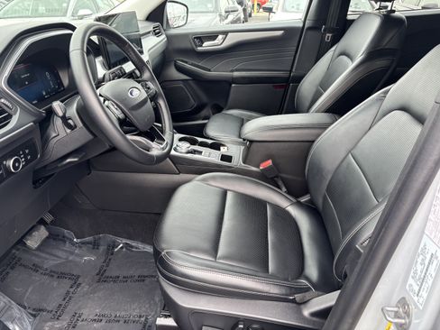 Used 2025 Ford Escape Platinum AWD/4WD image 10