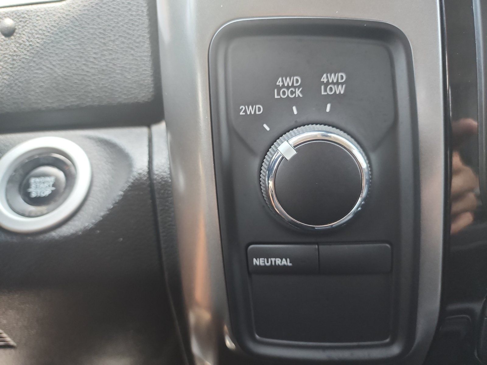 Used 2018 RAM 2500 Laramie w/ Sport Appearance Group AWD/4WD image 26