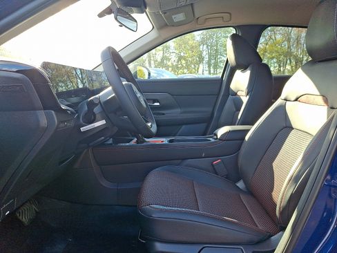 New 2026 Nissan Kicks SR w/ Cold Weather Package image 7