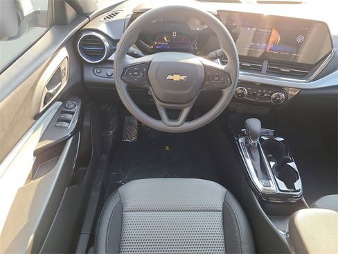 New 2026 Chevrolet Trax LT image 17