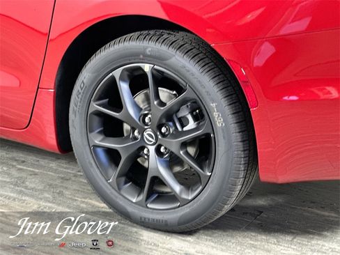 New 2026 Chrysler Pacifica Select w/ S Appearance Package image 10