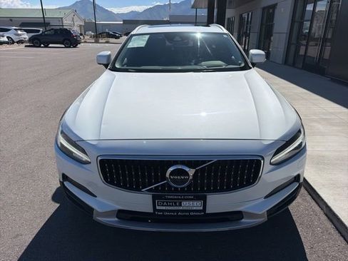 Used 2020 Volvo V90 T6 Cross Country AWD/4WD image 2