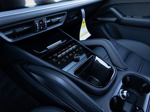 Certified 2026 Porsche Cayenne Coupe AWD/4WD image 18