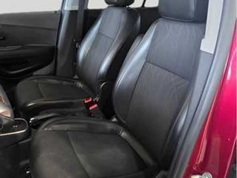 Used 2019 Chevrolet Trax LT w/ LT Convenience Package FWD image 14