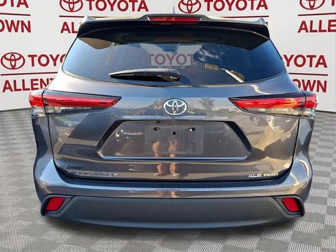 Used 2021 Toyota Highlander XLE AWD/4WD image 5
