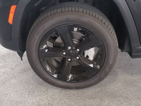 New 2025 Jeep Grand Cherokee Limited w/ Luxury Tech Group II image 11