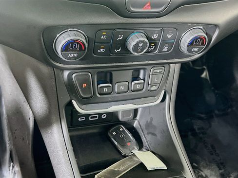 Used 2019 GMC Terrain SLE w/ Driver Convenience Package AWD/4WD image 16