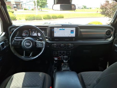 Used 2024 Jeep Gladiator Mojave w/ Convenience Group AWD/4WD image 8