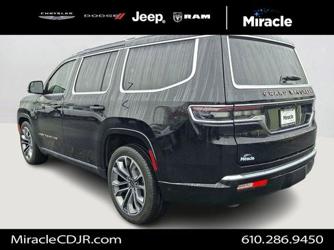 Used 2024 Jeep Grand Wagoneer Series III w/ HD Trailer Tow Package image 5