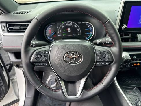 Certified 2025 Toyota RAV4 SE image 33