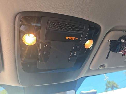 Used 2023 Kia Carnival LX image 24