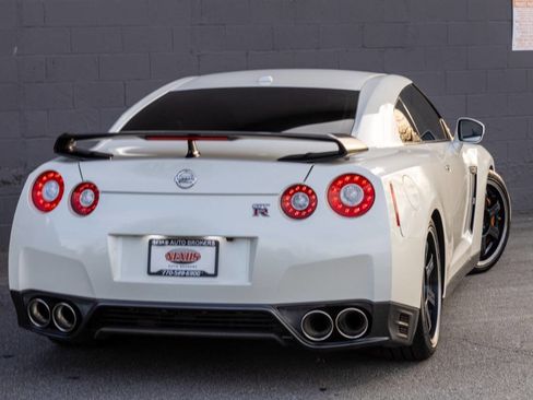 Used 2014 Nissan GT-R Black Edition image 2