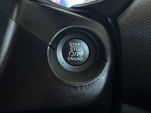 Used 2018 Jeep Renegade Latitude w/ Safety & Security Group FWD image 22