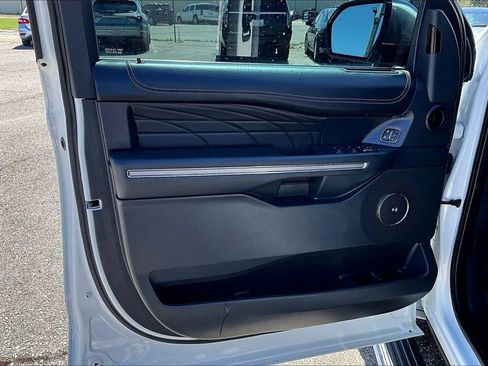 Used 2022 Ford Expedition Platinum AWD/4WD image 23