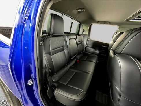 Used 2025 Nissan Frontier SL AWD/4WD image 26