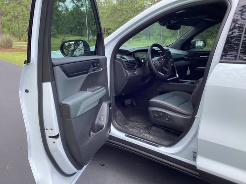 New 2026 GMC Acadia AT4 w/ Luxury Package AWD/4WD image 11