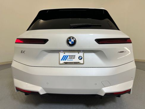 New 2026 BMW iX xDrive60 image 10