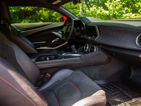 Used 2017 Chevrolet Camaro ZL1 RWD image 29