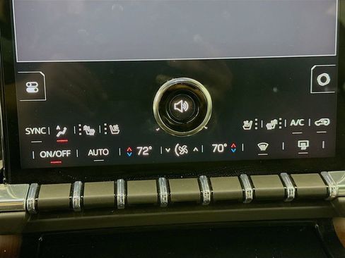 Used 2025 GMC Yukon Denali image 17