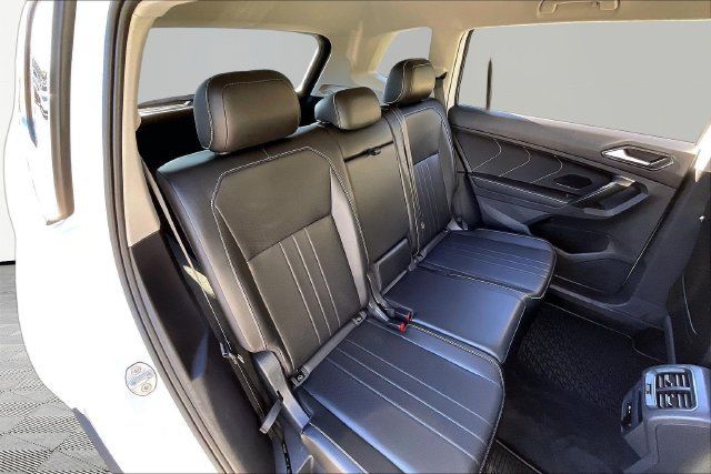 Used 2023 Volkswagen Tiguan SE AWD/4WD image 15