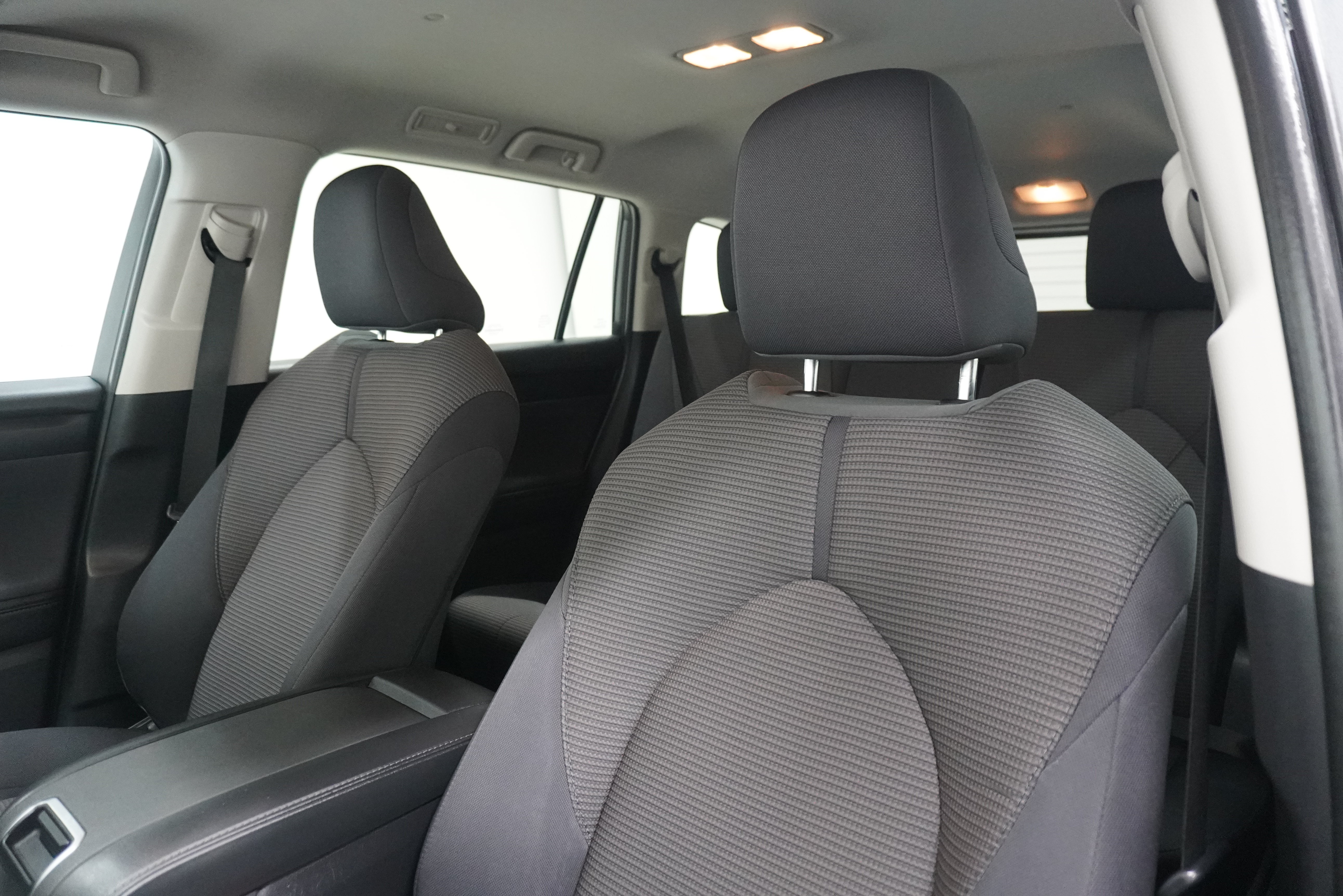 Used 2024 Toyota Highlander LE FWD image 11