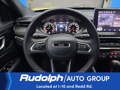 Used 2025 Jeep Compass Trailhawk image 19