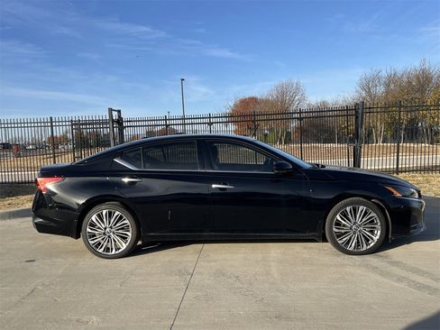 Certified 2024 Nissan Altima 2.5 SL image 3