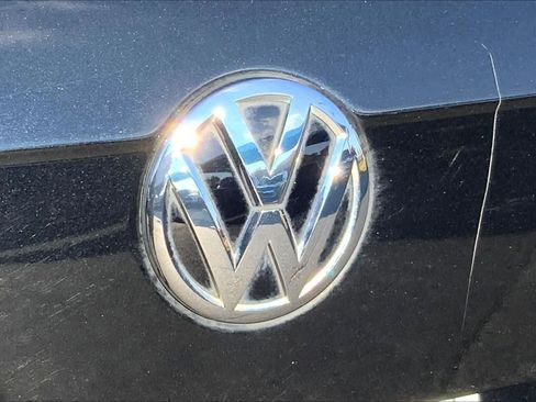 Used 2021 Volkswagen Tiguan SE image 30