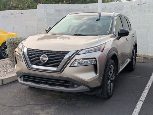 Used 2021 Nissan Rogue SL image 2