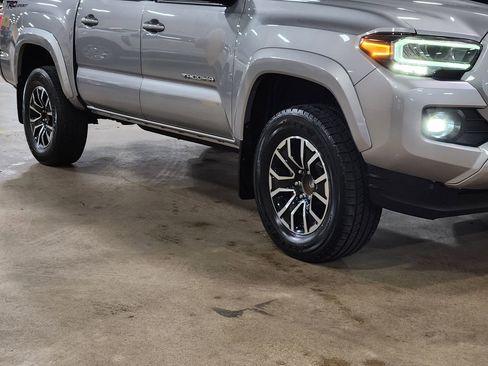 Used 2020 Toyota Tacoma TRD Sport w/ Technology Package image 16