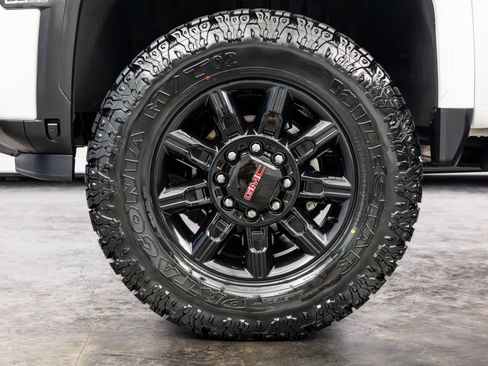Used 2025 GMC Sierra 2500 AT4 w/ AT4 Premium Plus Package AWD/4WD image 11