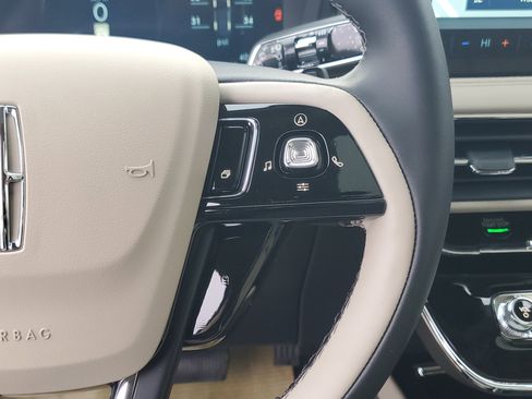 New 2026 Lincoln Corsair Premiere image 18