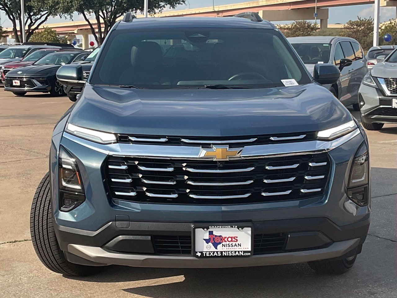 Used 2025 Chevrolet Equinox LT w/ Convenience Package II FWD image 2