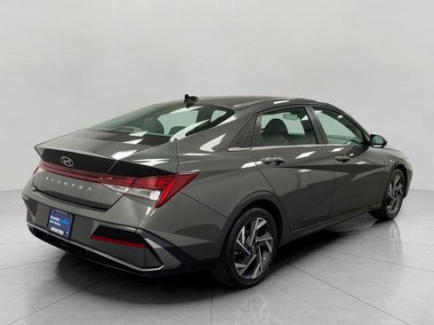 Certified 2025 Hyundai Elantra SEL FWD image 3