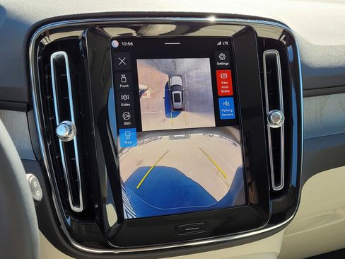 Used 2024 Volvo XC40 B5 Ultimate w/ Climate Package image 24