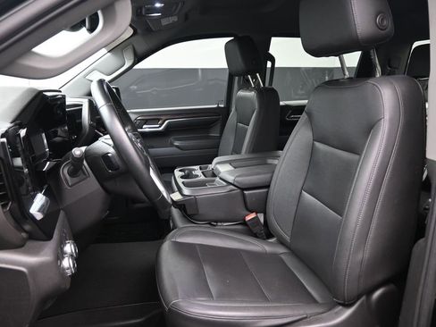 Used 2024 GMC Sierra 1500 SLT image 2