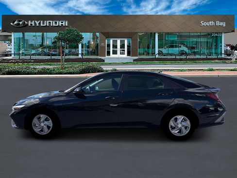 New 2026 Hyundai Elantra SE FWD image 3