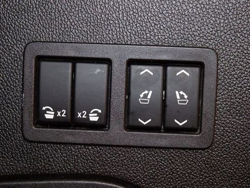 Used 2018 Cadillac Escalade Luxury image 16