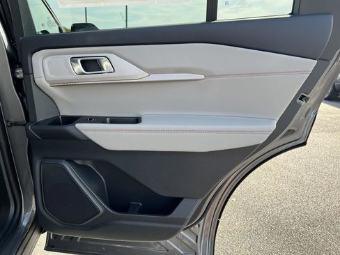 New 2025 Ford Explorer Active w/ Active Comfort Package image 17