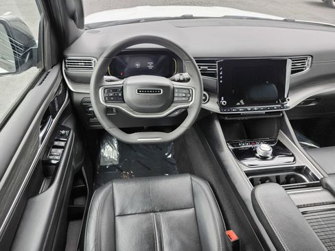 Used 2024 Jeep Wagoneer L Series II RWD image 30