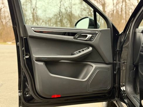 Used 2018 Porsche Macan Sport Edition image 8