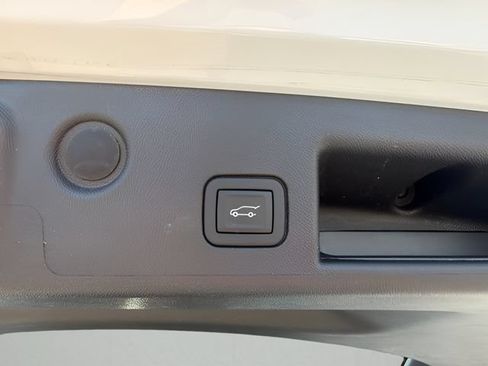 Used 2023 Chevrolet Equinox LT w/ Driver Convenience Package AWD/4WD image 31